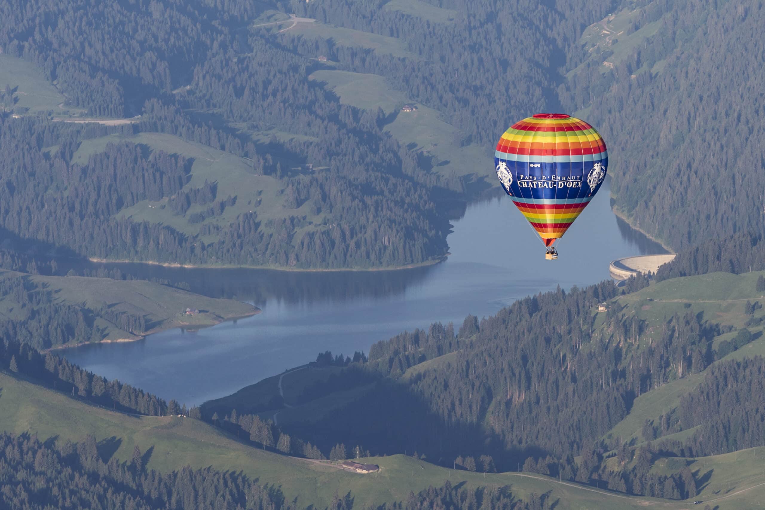 Vol en montgolfière en montagne